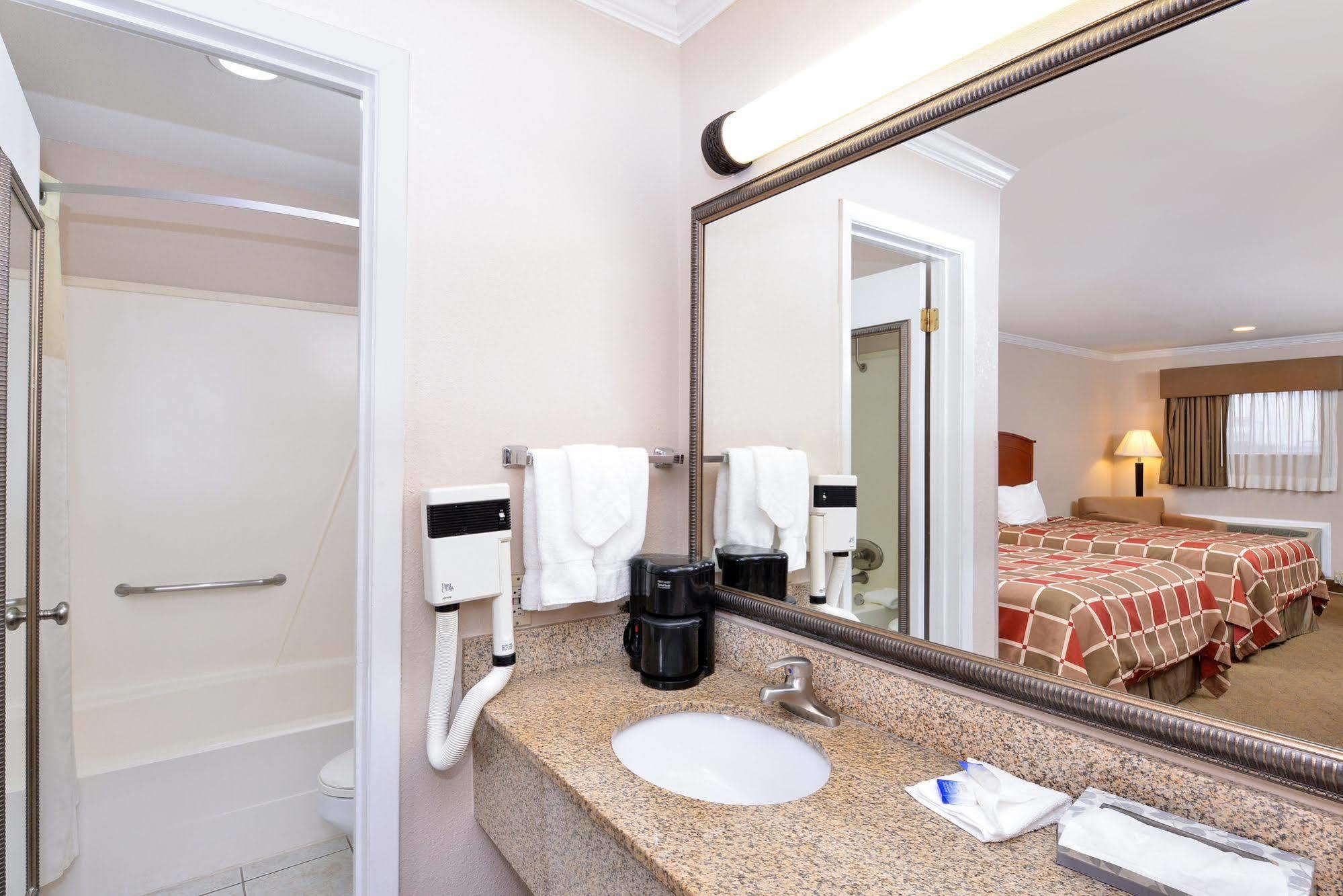 Surestay Hotel By Best Western Rockdale Exteriör bild